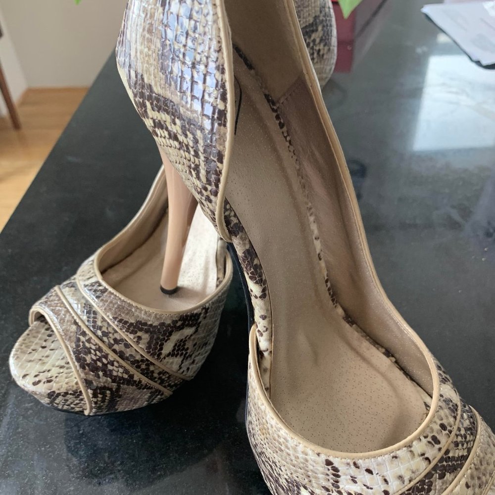 Brand New Bebe Snakeskin Open Toe Pumps Size 9